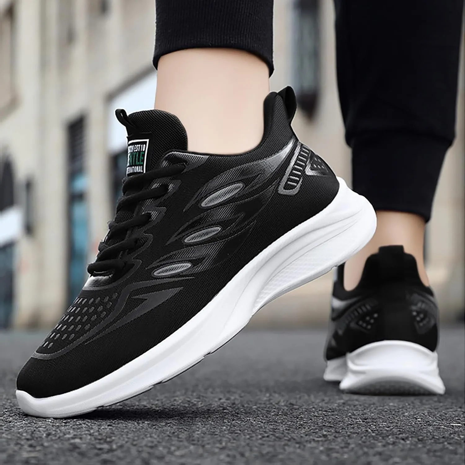 2023 Men's New Flyweave Sneakers Soft Sole Casual Shoes Mesh Men's Breathable Mesh Casual Light Outdoor Hiking Shoes