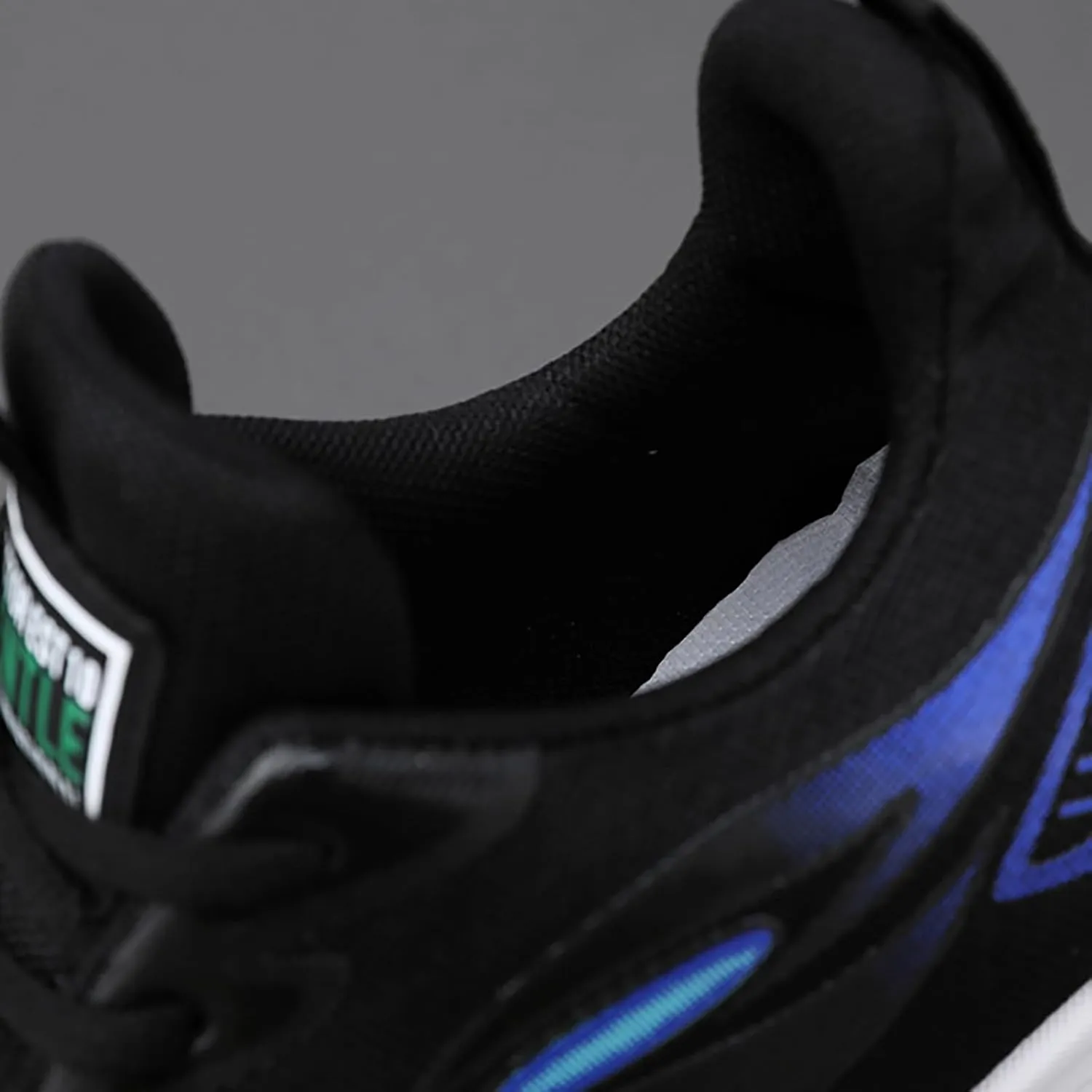 2023 Men's New Flyweave Sneakers Soft Sole Casual Shoes Mesh Men's Breathable Mesh Casual Light Outdoor Hiking Shoes