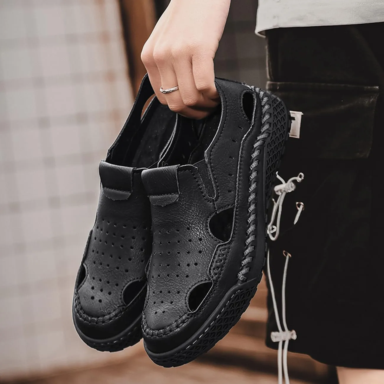 Men's Casual Leather Sandals Closed Toe Anti-Slip Outdoor Beach Shoes Lightweight Summer Hiking Sandals