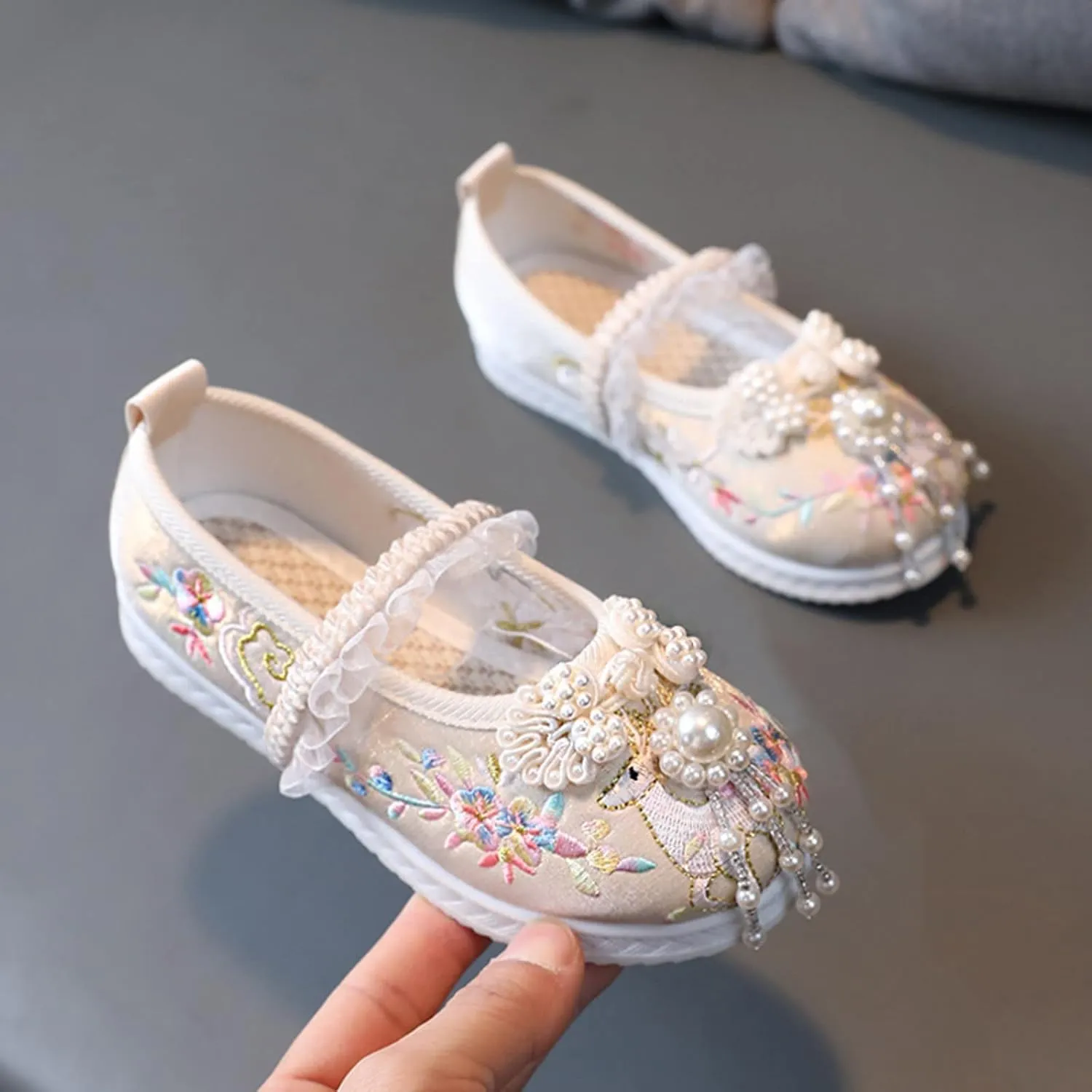 New Girls Handmade Hanfu Shoes Children Embroidered Shoes Shoes Baby Antique Costume Performance Shoes Infant Girl Shoes (Beige, 3 Big Kids)
