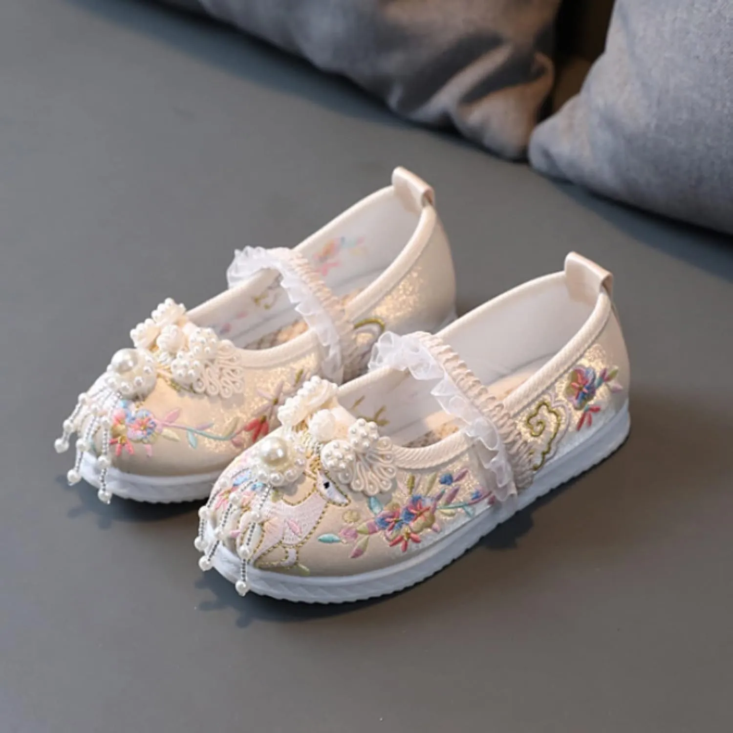New Girls Handmade Hanfu Shoes Children Embroidered Shoes Shoes Baby Antique Costume Performance Shoes Infant Girl Shoes (Beige, 3 Big Kids)